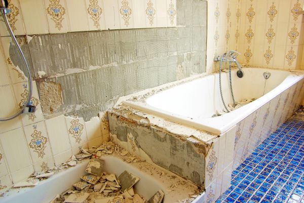 Bathtub Demolition in Lincoln