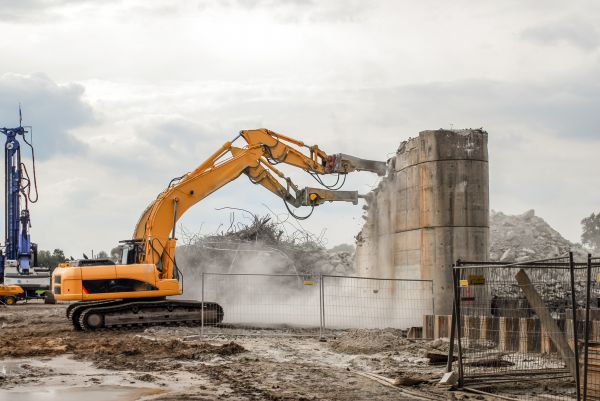 Silo Demolition in Lincoln