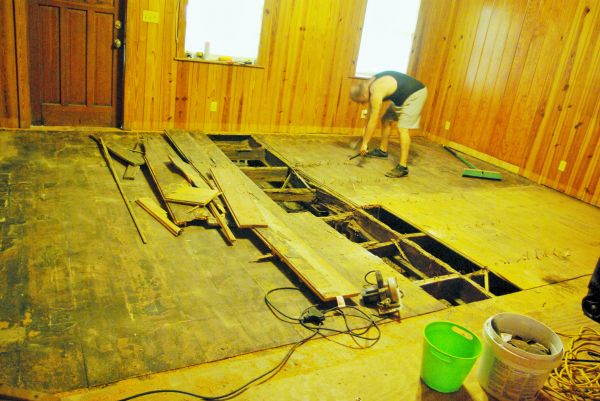 Subfloor Demolition in Lincoln
