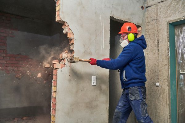 Concrete Wall Demolition in Lincoln